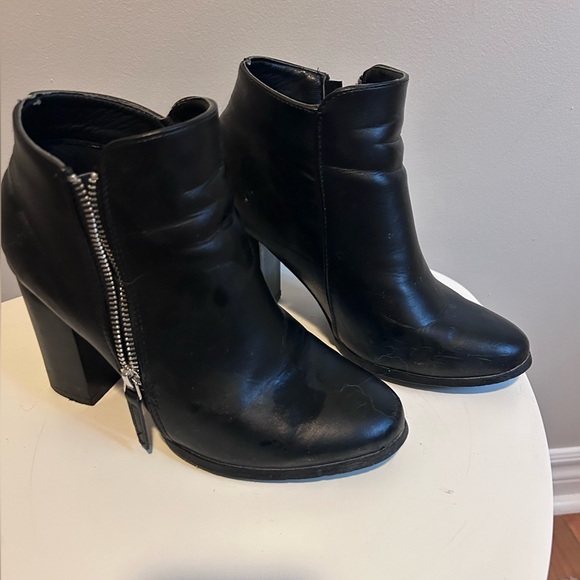 Black Stylish Boots - Picture 1 of 3